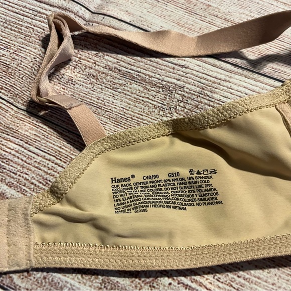 Nude Hanes No Underwire Bra, Adjustable Straps, Nipple Shield, Size 40C - Picture 6 of 6